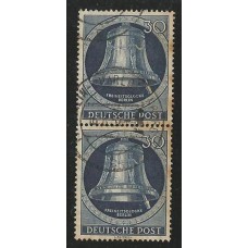 Alemanha Berlin - 071 - Sino com badalo à direita  Par vertical carimbado