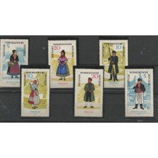 Alemanha Oriental - 0777/82 - Trajes típicos