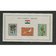 Ghana - Fauna - Elefante - Pássaros - Flores - Pequenas manchas amarelas