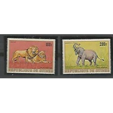 Guiné - Fauna - Leão - Leoa - Elefante 
